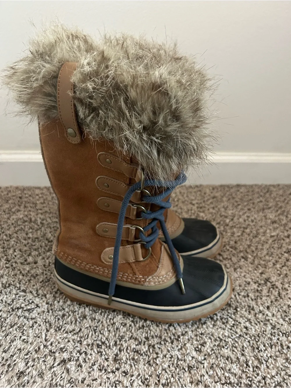 Sorel Tan & Black Winter Lace-Up Boot
